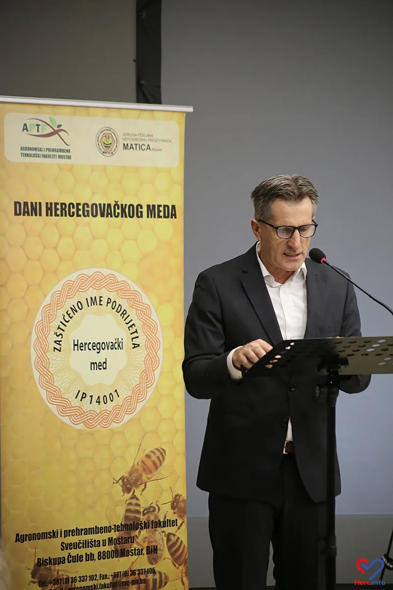FOTO: Gruđanin ima najbolji med! Grgo Knezović s Ledinca 'Šampion meda' u Mostaru 3