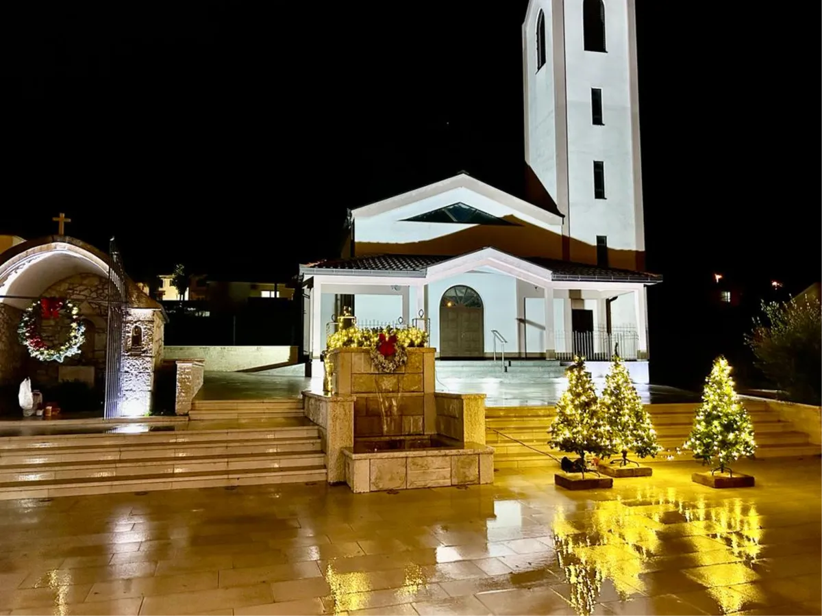 FOTO: Nakon molitve krunice djecu u Dragićini darivao Sveti Nikola 1