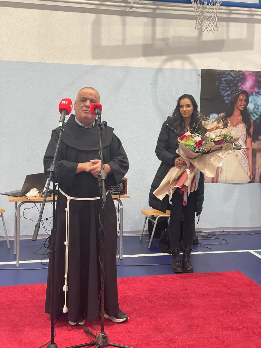 FOTO: Veliki doček za Miss Hrvatske u Tomislavgradu! Potekle i suze, nebo obasjao vatromet 6