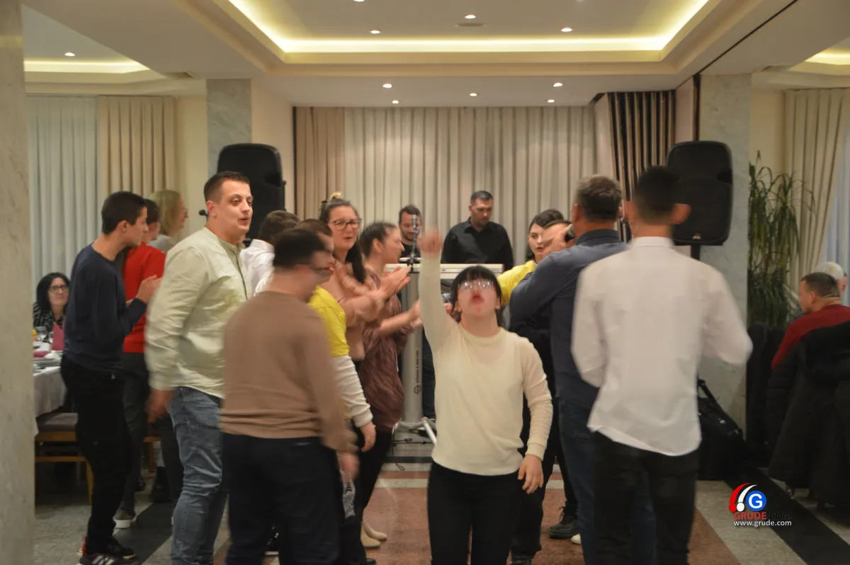 FOTO: Druženje osoba s invaliditetom ŽZH i brojnih prijatelja i podupiratelja UOSI-a