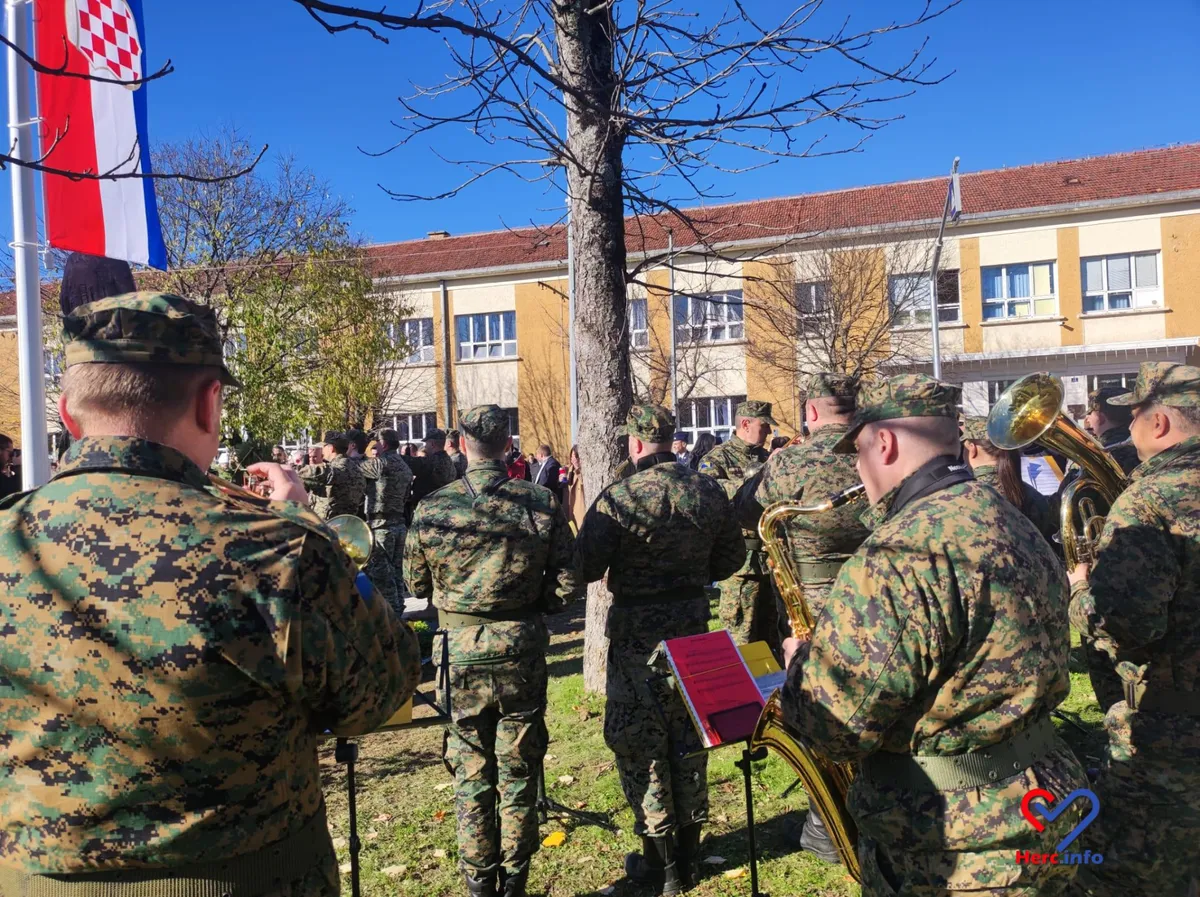 U rodnom Ljubuškom podignut spomenik američkom heroju Drugog svjetskog rata 3
