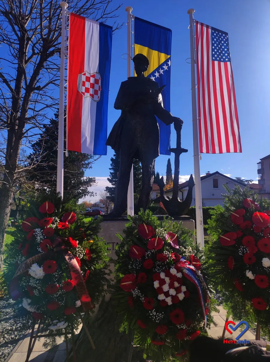 U rodnom Ljubuškom podignut spomenik američkom heroju Drugog svjetskog rata 4
