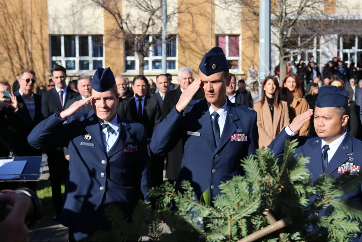 U rodnom Ljubuškom podignut spomenik američkom heroju Drugog svjetskog rata 5