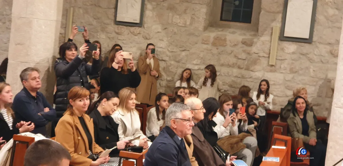 FOTO/VIDEO Održan Božićni koncert Glazbene škole Grude ''Dođe Isus spas'' 2