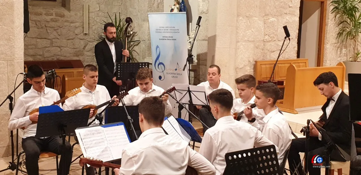 FOTO/VIDEO Održan Božićni koncert Glazbene škole Grude ''Dođe Isus spas'' 3