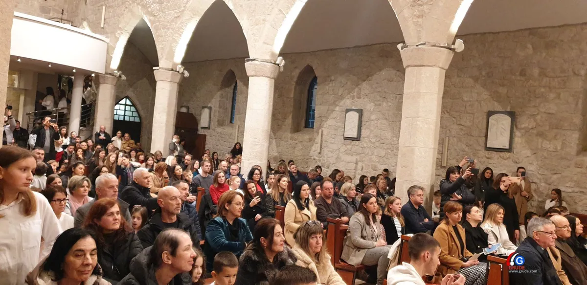 FOTO/VIDEO Održan Božićni koncert Glazbene škole Grude ''Dođe Isus spas'' 4