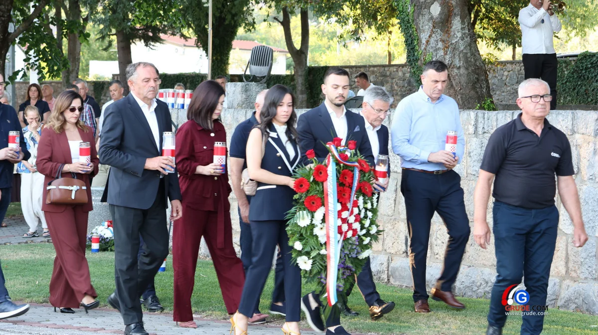 FOTO: Grude čuvaju sjećanje na predsjednika Matu Bobana, obilježeno 29 godina od smrti 17
