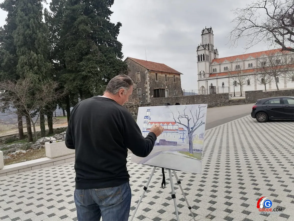 FOTO: Poznati akademski slikar Tomo Hrgota u Grudama slika jednu od najljepših crkvi 1
