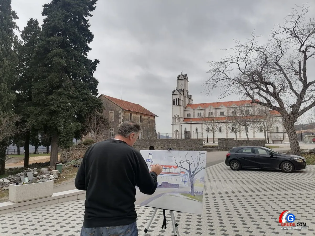 FOTO: Poznati akademski slikar Tomo Hrgota u Grudama slika jednu od najljepših crkvi 3