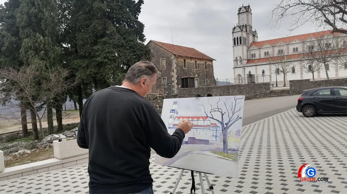 FOTO: Poznati akademski slikar Tomo Hrgota u Grudama slika jednu od najljepših crkvi