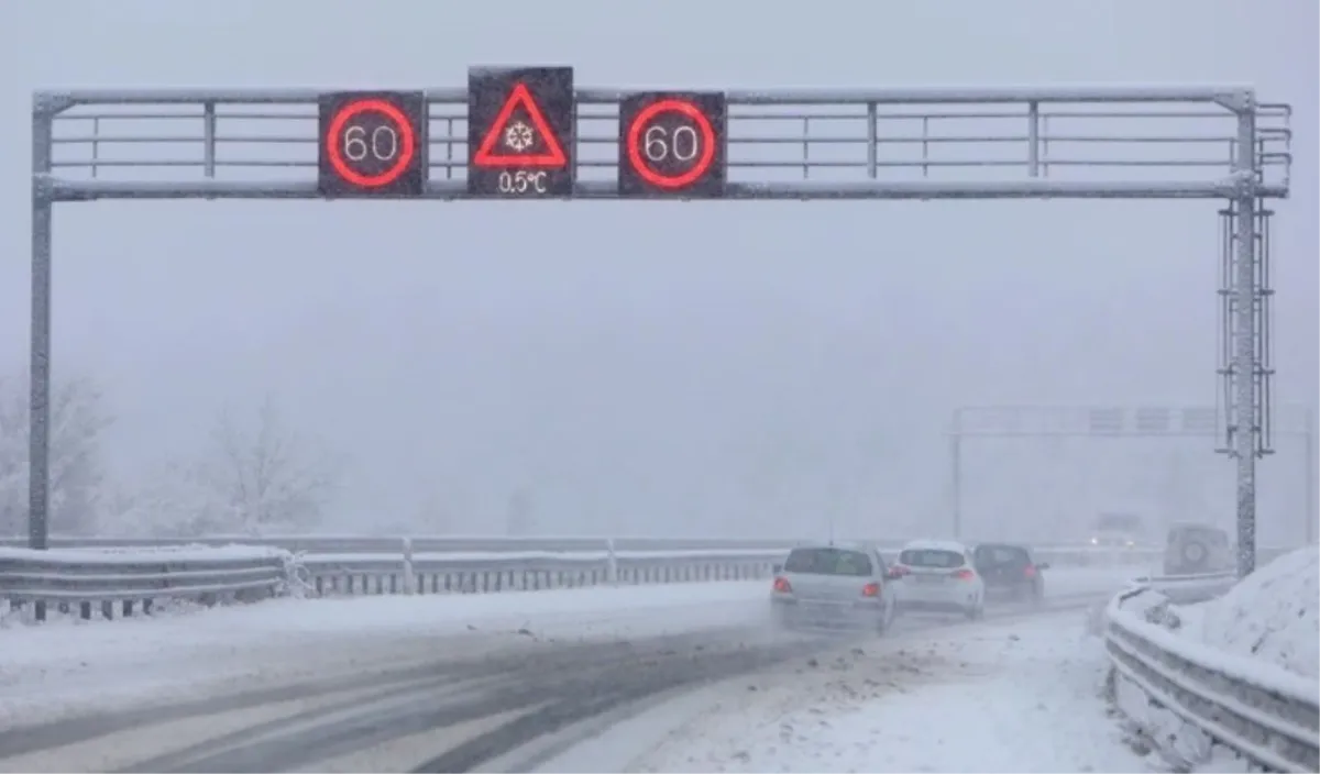 Snijeg, led i olujni vjetar stvaraju probleme u prometu