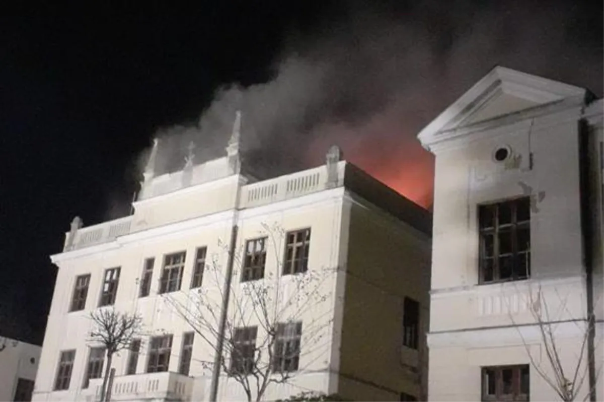 Gimnazija na Širokom Brijegu, simbol grada, i dalje gori