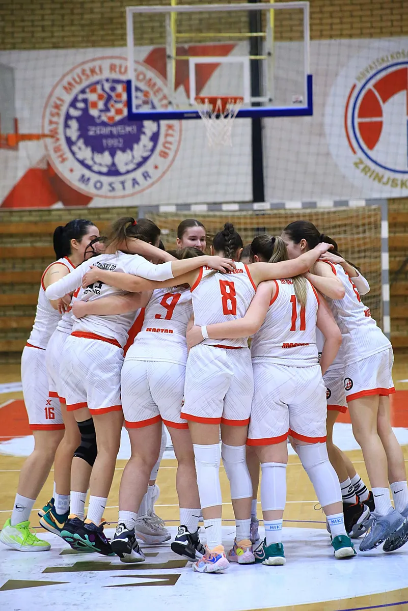 FOTO: Košarkašice Zrinjskog i dalje melju sve pred sobom! Slavile i protiv Leotara 1