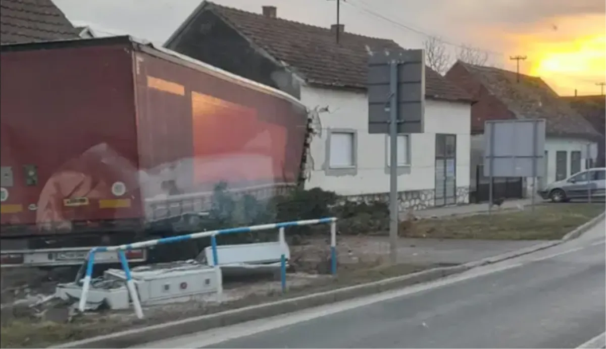Kamionom uletio u kuću! 'Cijela kabina je prošla ljudima kroz dnevni boravak'