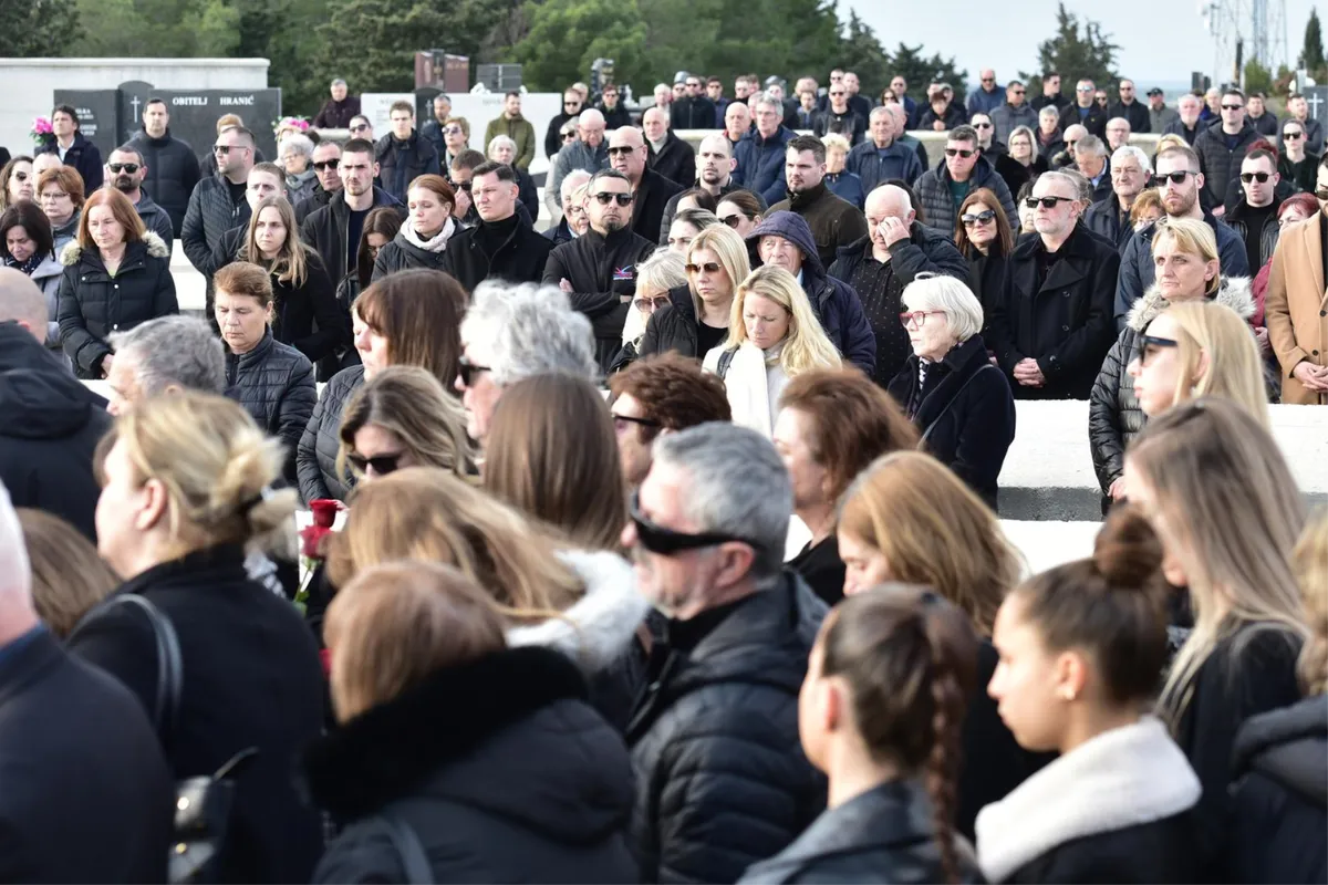 FOTO: Tisuće se došle oprostiti od zadarskog slavuja Davida Ricova (37) 4