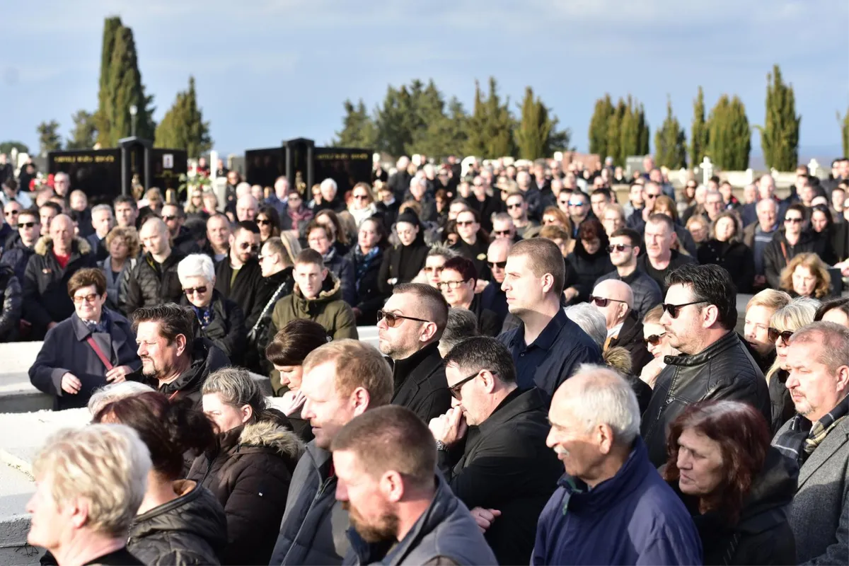 FOTO: Tisuće se došle oprostiti od zadarskog slavuja Davida Ricova (37) 7
