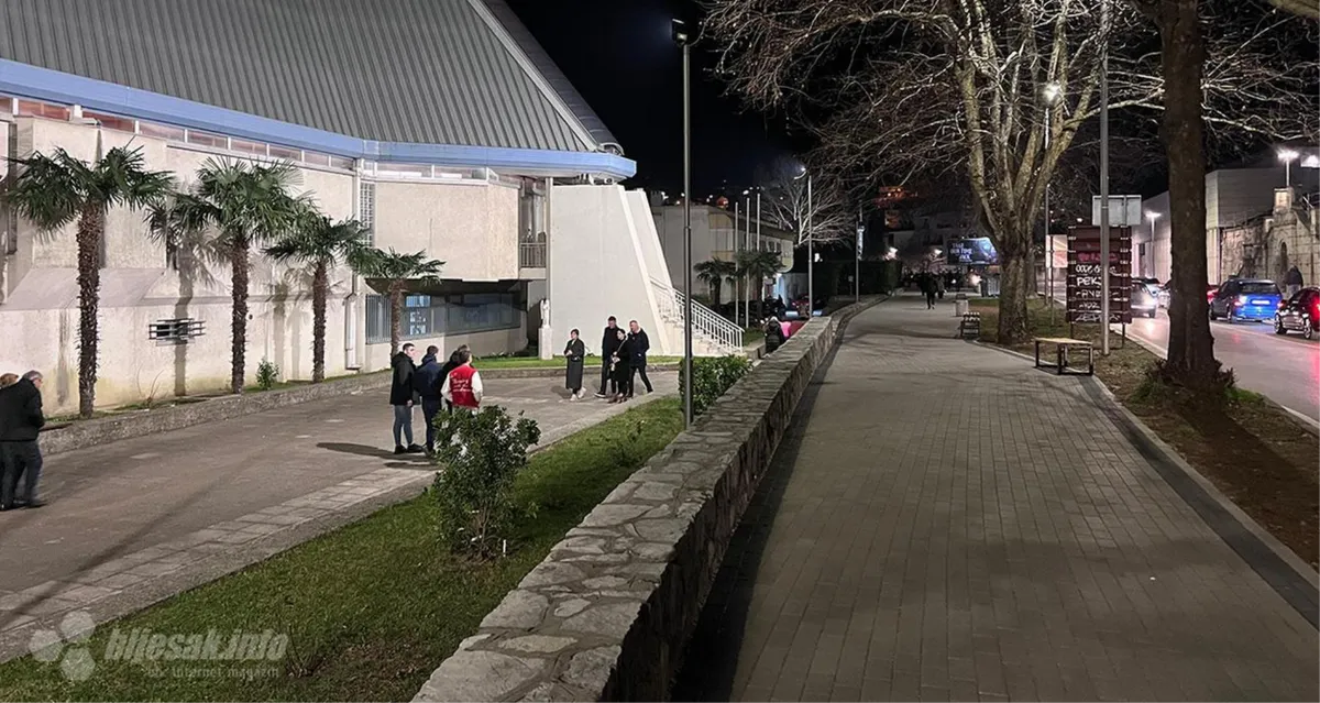 Katedrala dobila šetnicu, umjesto zahvale župnik kritizirao Grad jer nema parkinga