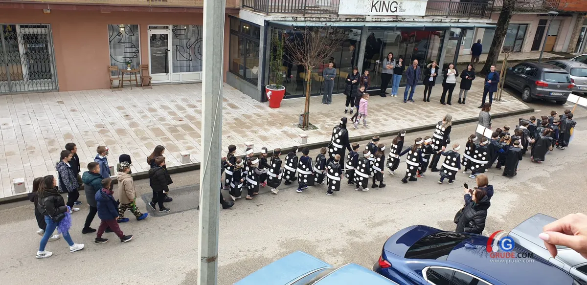 Maškare prodefilirale kroz Grude FOTO 2