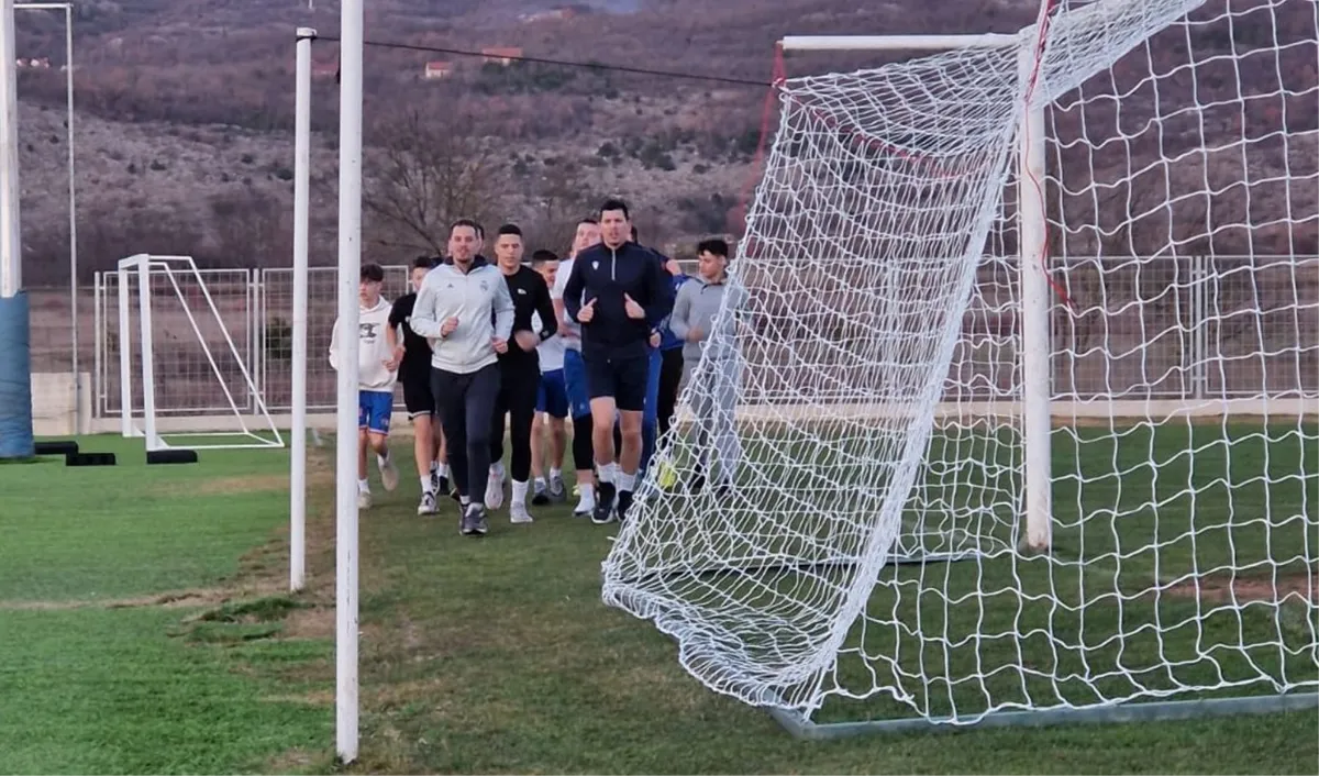 Grudski košarkaši trenirali na nogometnom stadionu Elić Luka pa troznamenkastim brojem koševa počastili Pepi Sport 2