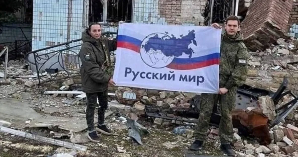 Rusi pozirali u razorenoj Avdijivki s kartom "ruskog svijeta". Na njoj i BiH, cijeli Balkan...