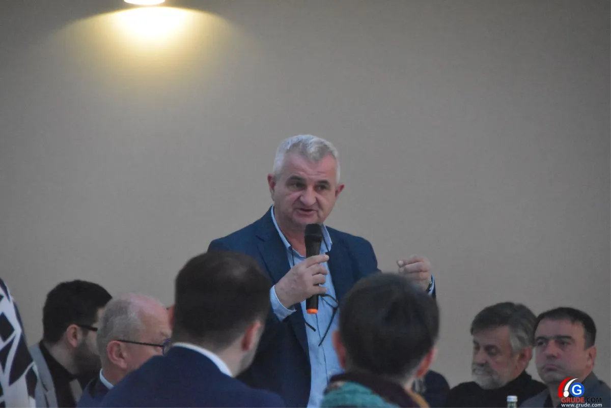 FOTO: GRUDE OKUPILE VODEĆE POLITIČARE, GOSPODARSTVENIKE, PROSVJETNE RADNIKE... 17
