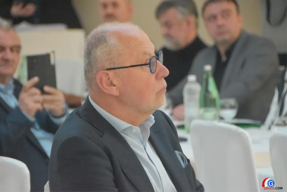 FOTO: GRUDE OKUPILE VODEĆE POLITIČARE, GOSPODARSTVENIKE, PROSVJETNE RADNIKE... 2