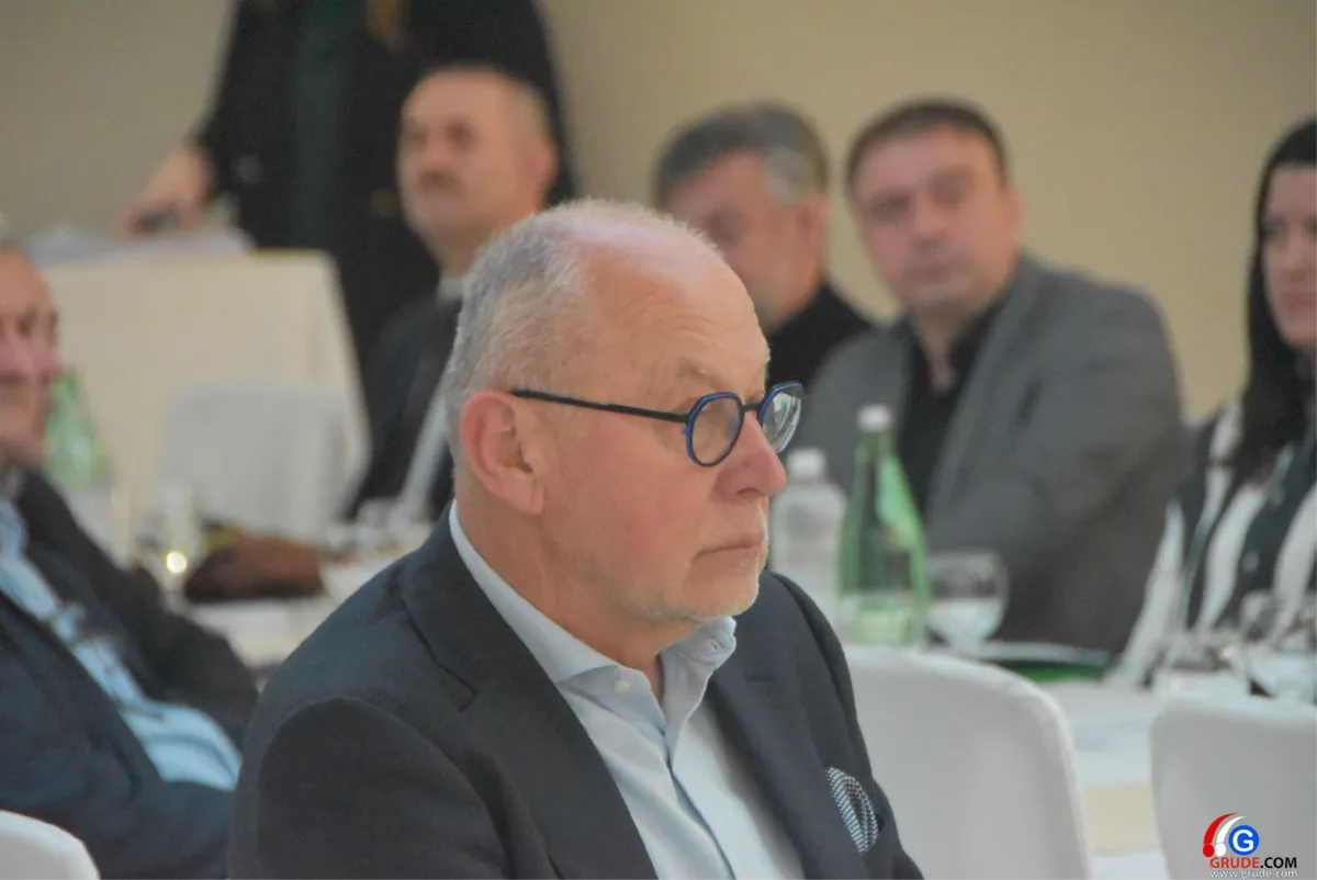 FOTO: GRUDE OKUPILE VODEĆE POLITIČARE, GOSPODARSTVENIKE, PROSVJETNE RADNIKE... 3