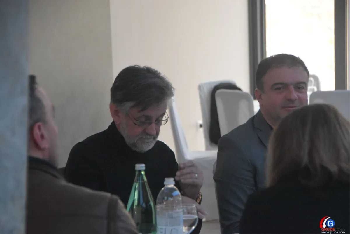 FOTO: GRUDE OKUPILE VODEĆE POLITIČARE, GOSPODARSTVENIKE, PROSVJETNE RADNIKE... 6