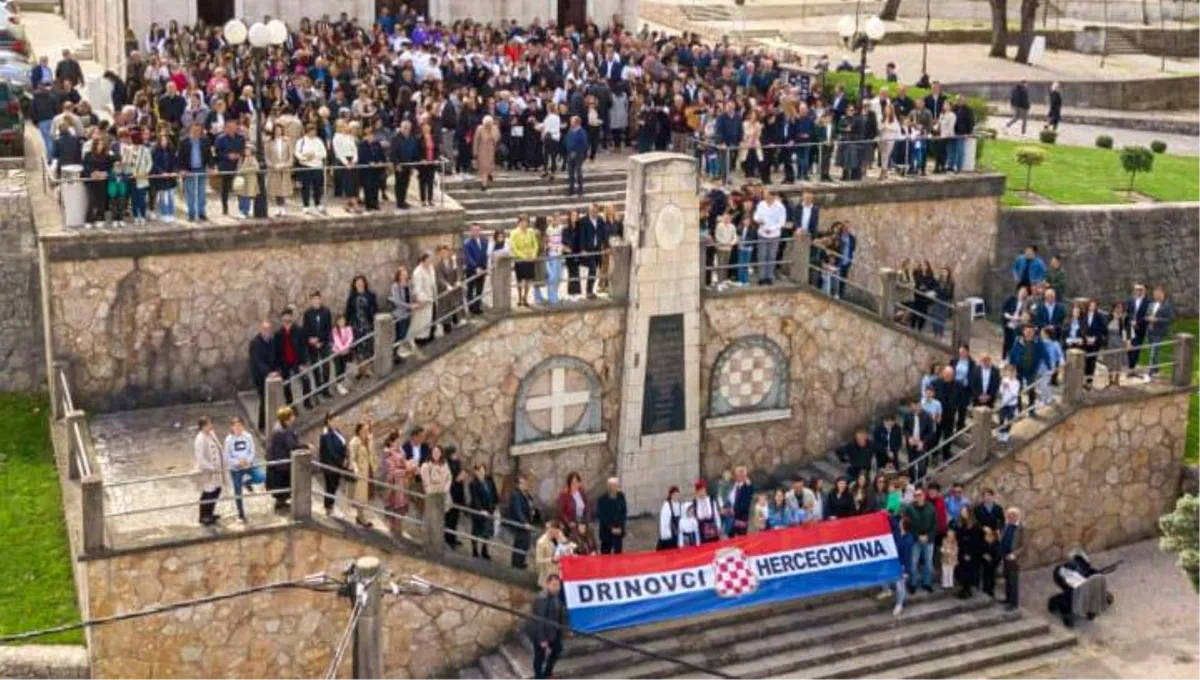 Monsinjora Željka Majića ganula pjesma koju mu je napisao Petar Majić! U rodnom kraju duhovno se okrijepio i vratio u Banja Luku 1