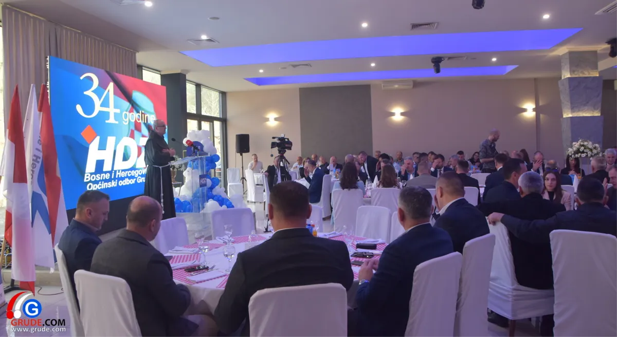 Grizelj: Utemeljitelji, na licima vam vidim isti ponos kao 1990.! Majić: Danas smo ponosan narod! 2