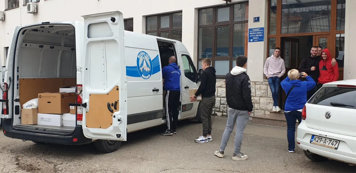 FOTO: Grudski srednjoškolci i ovog Uskrsa pokazali veliko srce! Pomogli organizaciji Marijine ruke 1