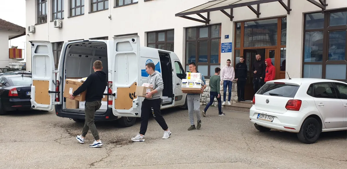 FOTO: Grudski srednjoškolci i ovog Uskrsa pokazali veliko srce! Pomogli organizaciji Marijine ruke