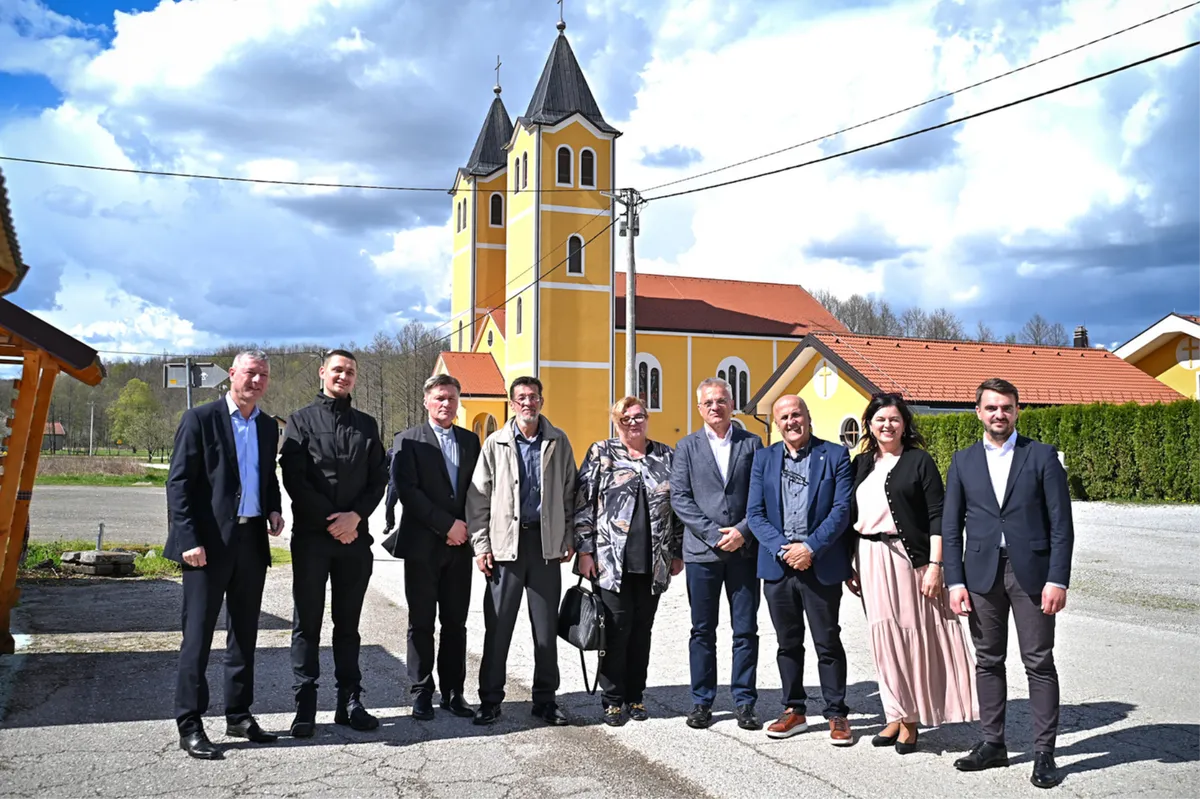 FOTO: Zvonko Milas izbornu kampanju počeo s Plehana! Susreo se s franjevcima Pavićem i Šimićem, biskupom Majićem, osluškivao bilo puka... 6