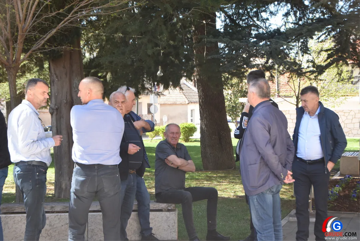 FOTO: Položeni vijenci i zapaljene svijeće za grudske vitezove stradale na Kupresu 2
