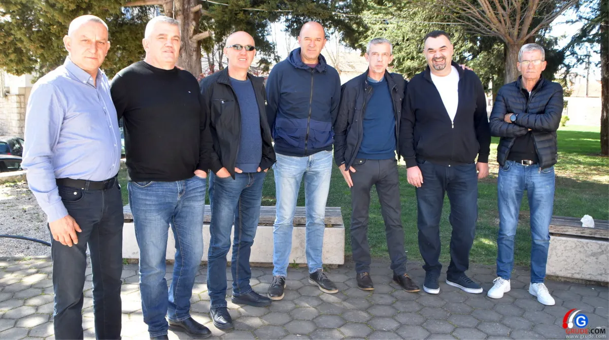 FOTO: Položeni vijenci i zapaljene svijeće za grudske vitezove stradale na Kupresu 7