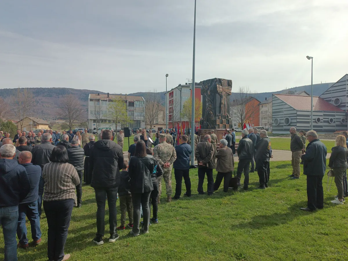 Kupres - Obilježena 32. obljetnica stradanja, otkriven i novi spomenik FOTO 17