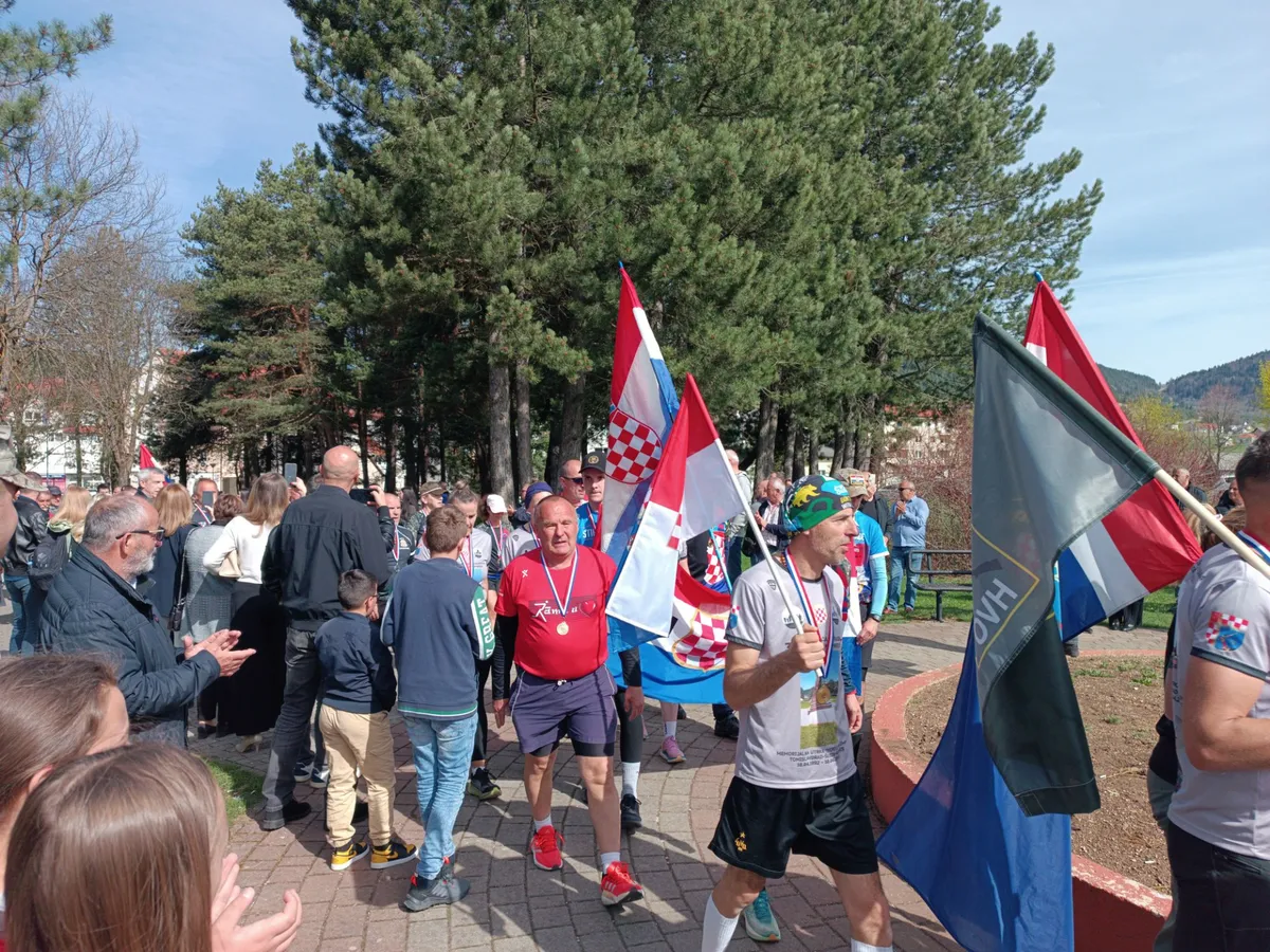 Kupres - Obilježena 32. obljetnica stradanja, otkriven i novi spomenik FOTO 19