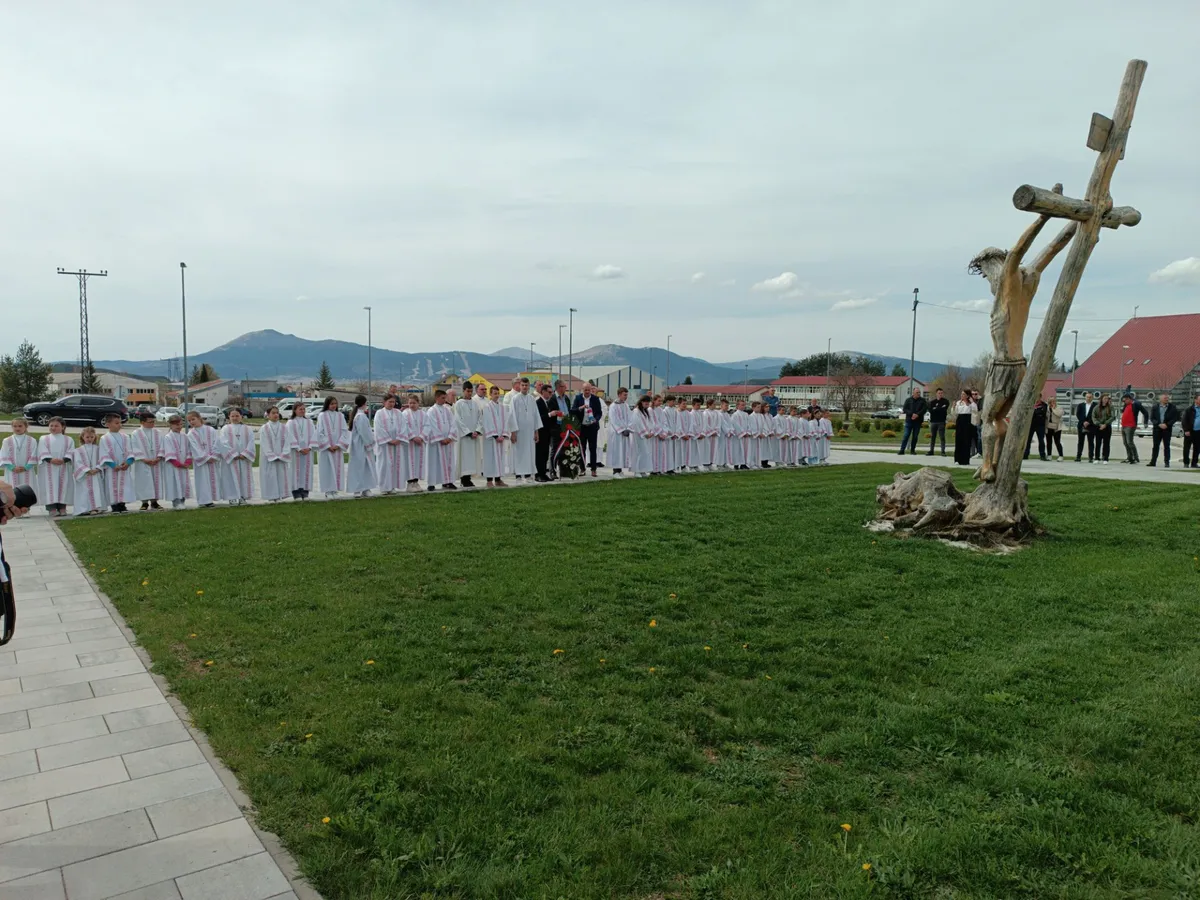 Kupres - Obilježena 32. obljetnica stradanja, otkriven i novi spomenik FOTO 22