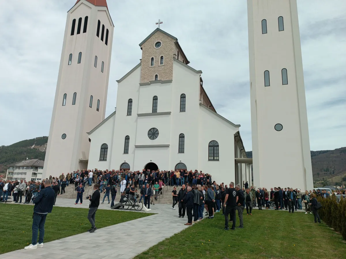 Kupres - Obilježena 32. obljetnica stradanja, otkriven i novi spomenik FOTO 23