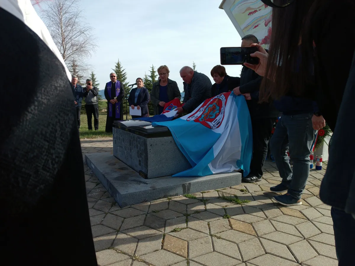 Kupres - Obilježena 32. obljetnica stradanja, otkriven i novi spomenik FOTO 2