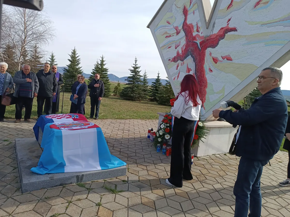 Kupres - Obilježena 32. obljetnica stradanja, otkriven i novi spomenik FOTO 4