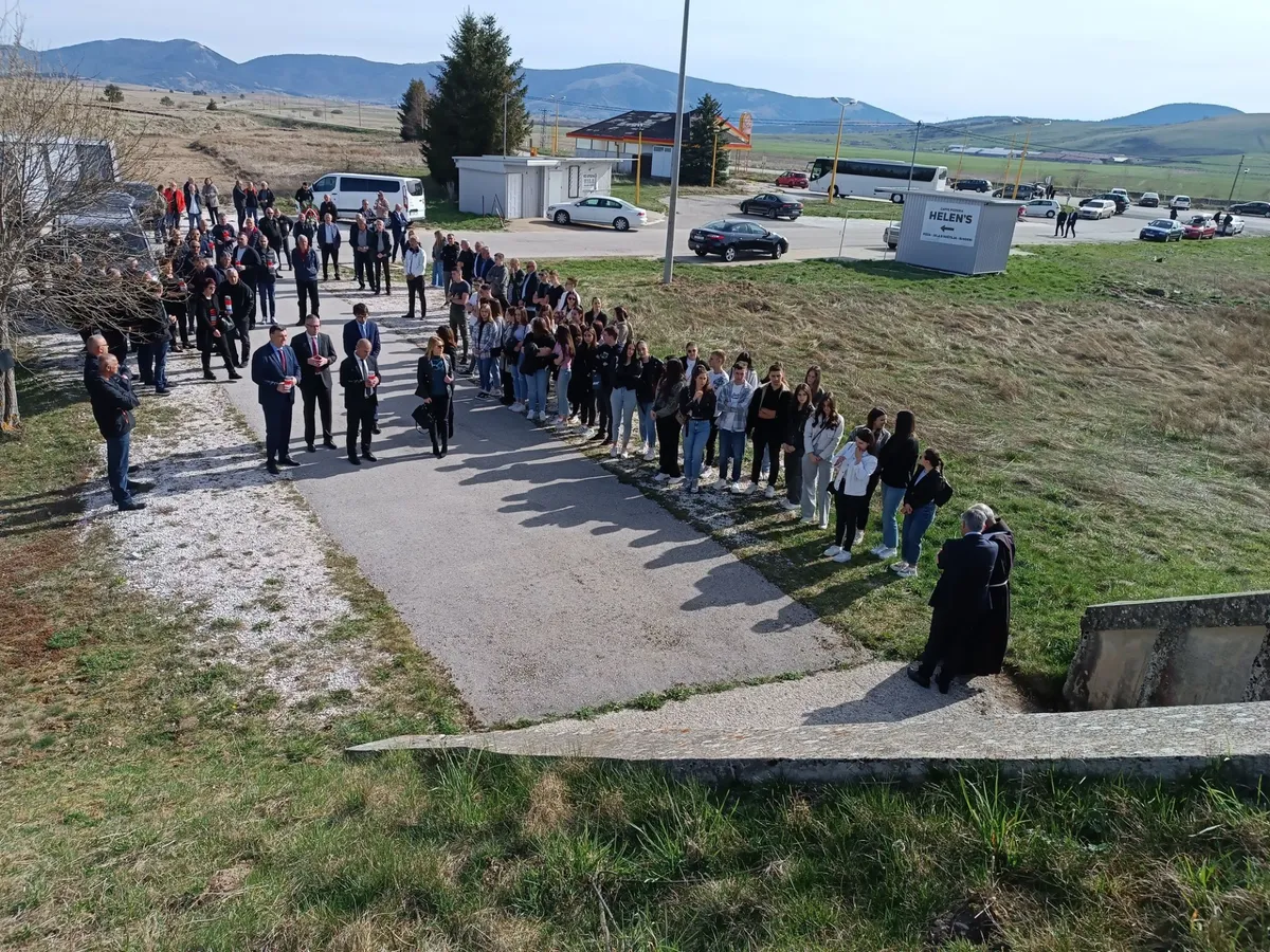Kupres - Obilježena 32. obljetnica stradanja, otkriven i novi spomenik FOTO 13