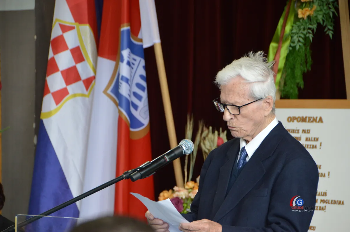 ZATVORENI ŠIMIĆEVI SUSRETI - Vinku Grubišiću Godišnja nagrada DHK HB Antun Branko Šimić, akademiku Veselku Koromanu Nagrada za životno djelo FOTOGALERIJA