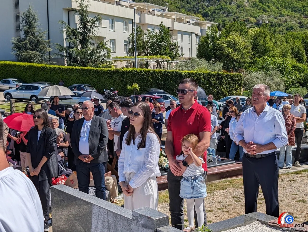 FOTO: BLAGOSLOV POLJA U GRUDAMA! Fra Stanko: U proljeće raste sve što posijemo, ali i korov, Bog nas želi očuvati od korova života! 12