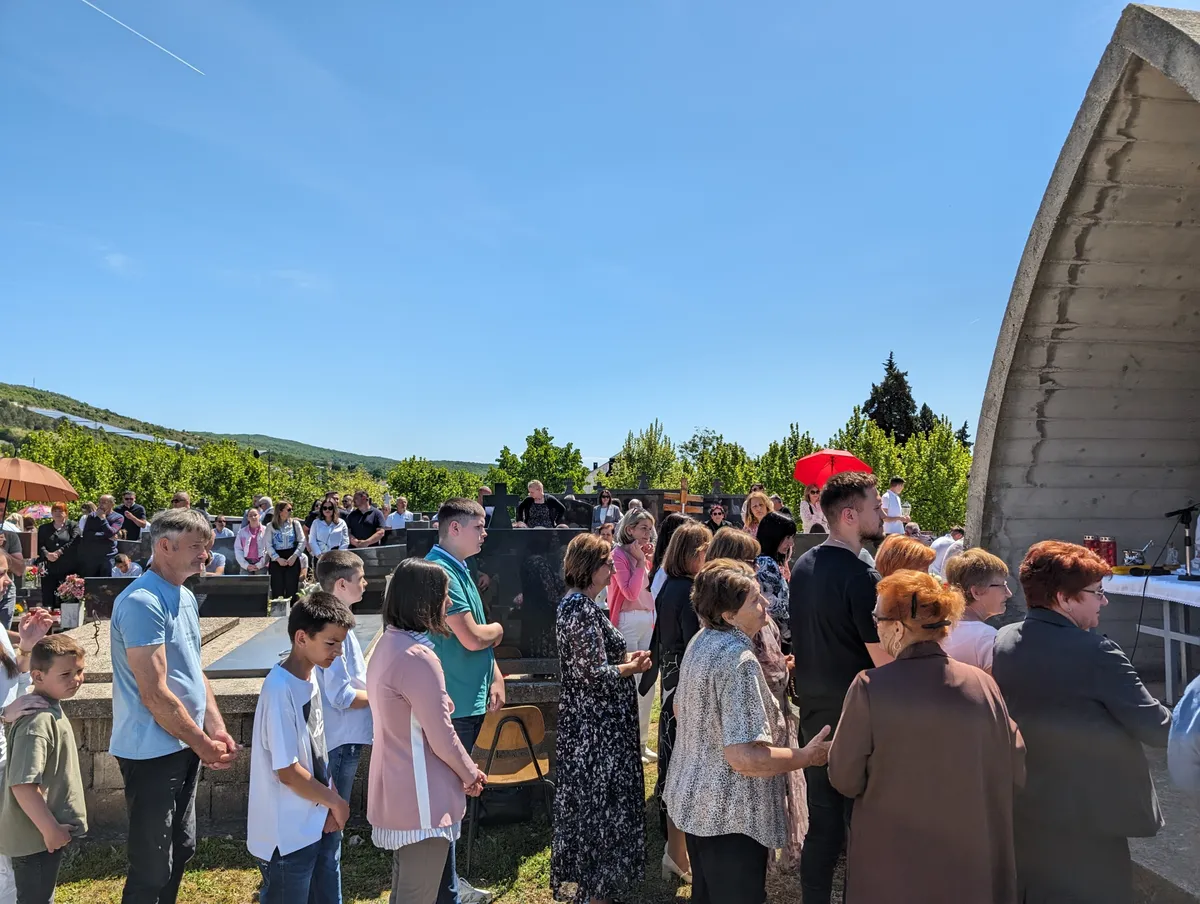 FOTO: BLAGOSLOV POLJA U GRUDAMA! Fra Stanko: U proljeće raste sve što posijemo, ali i korov, Bog nas želi očuvati od korova života! 17