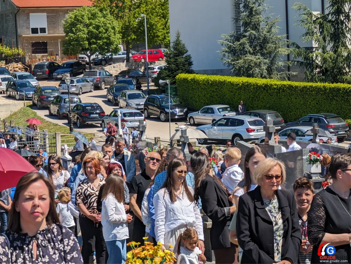 FOTO: BLAGOSLOV POLJA U GRUDAMA! Fra Stanko: U proljeće raste sve što posijemo, ali i korov, Bog nas želi očuvati od korova života! 20