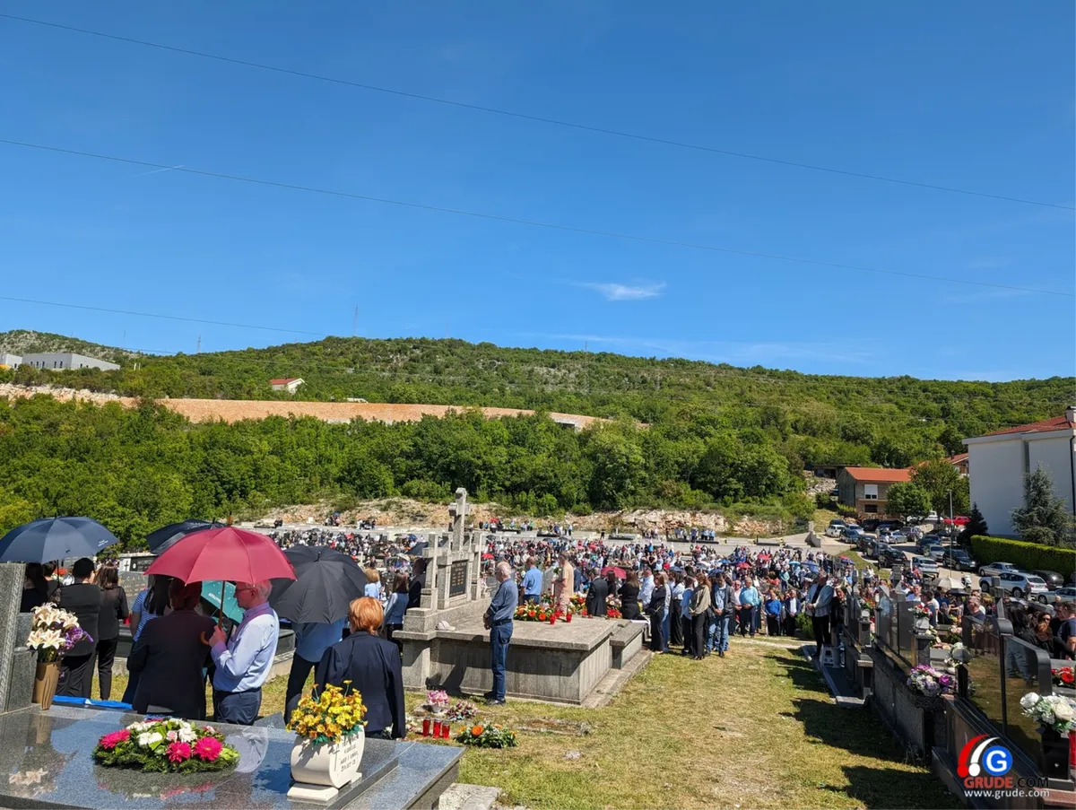 FOTO: BLAGOSLOV POLJA U GRUDAMA! Fra Stanko: U proljeće raste sve što posijemo, ali i korov, Bog nas želi očuvati od korova života! 3