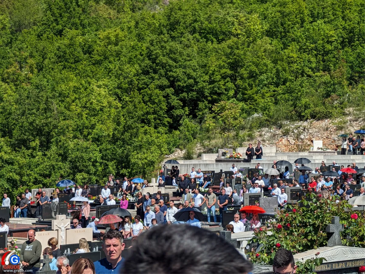 FOTO: BLAGOSLOV POLJA U GRUDAMA! Fra Stanko: U proljeće raste sve što posijemo, ali i korov, Bog nas želi očuvati od korova života! 8