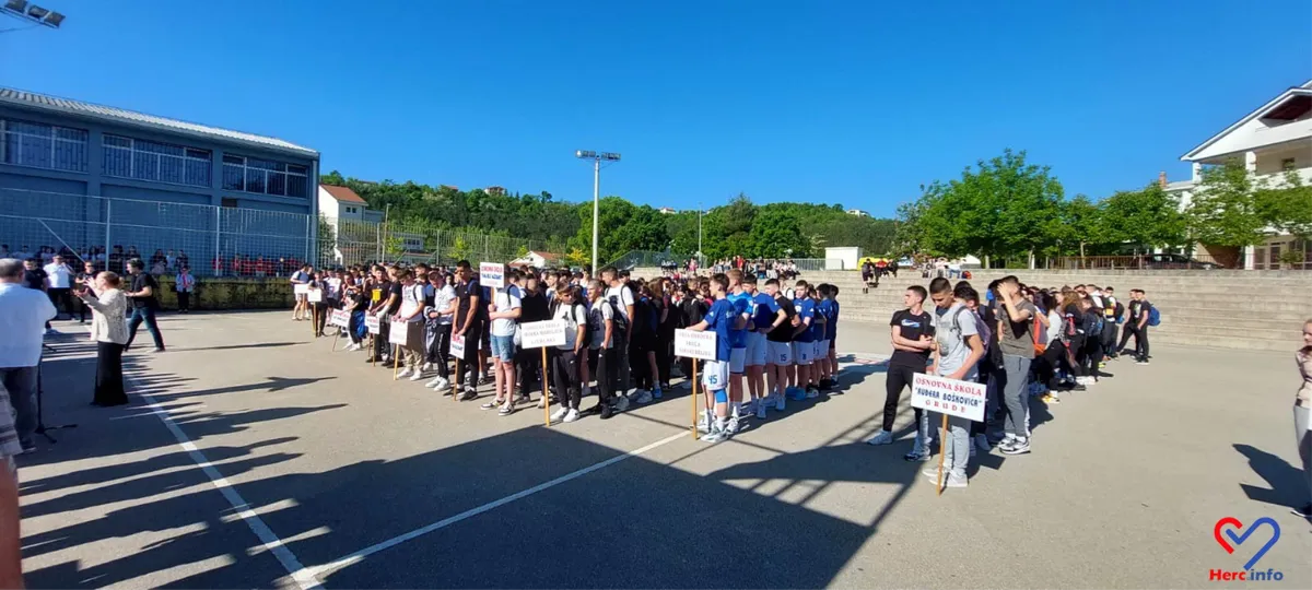 FOTO: Gruđani uspješni na Županijskim igrama! Zlato u nogometu, šahu, rukometu, košarci... 13