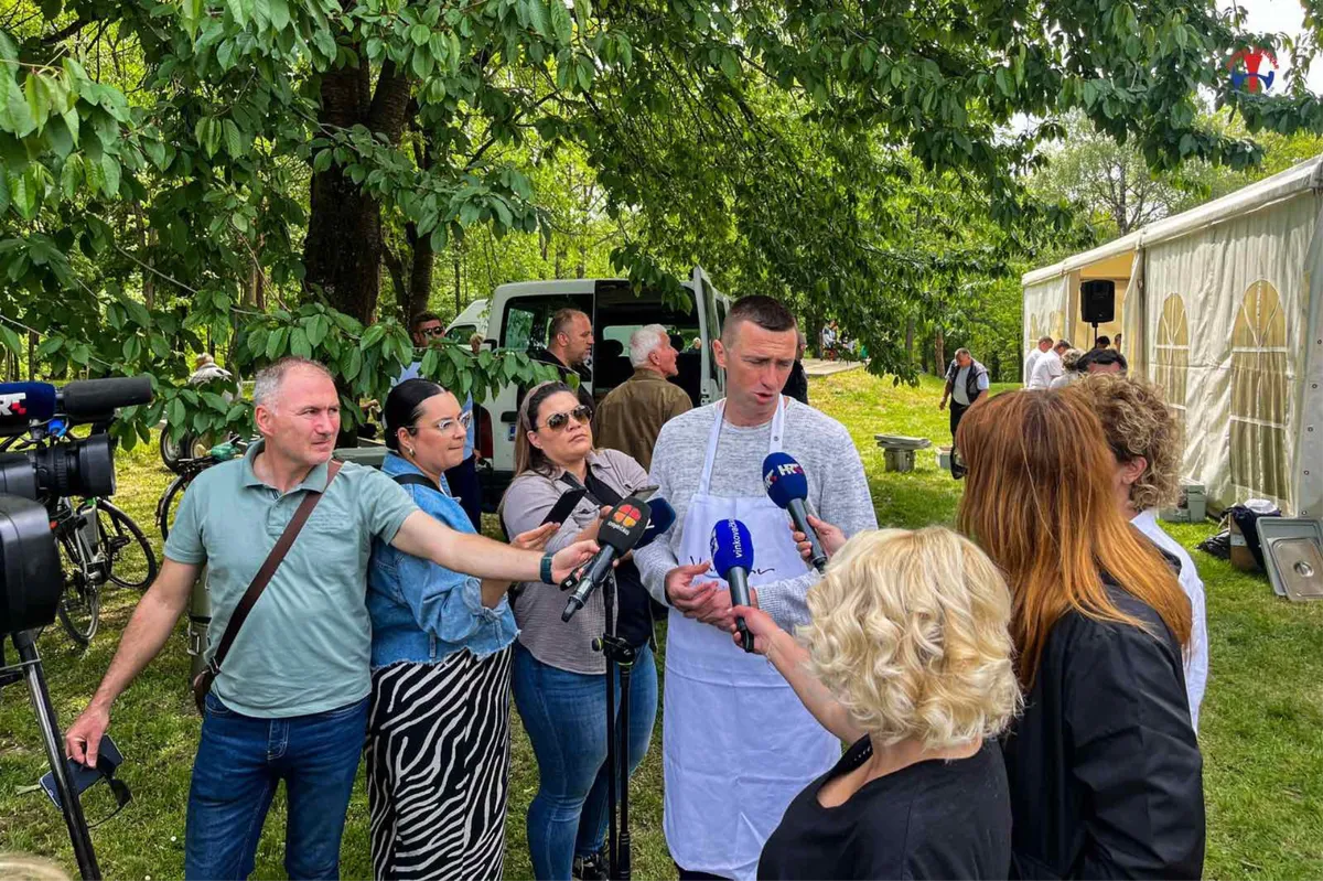 Biciklistička karavana prijateljstva stigla u Vukovar, dočekao ih gradonačelnik Ivan Penava 2